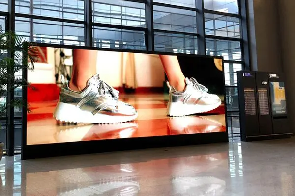 Fine Pitch LED Displays in Retail